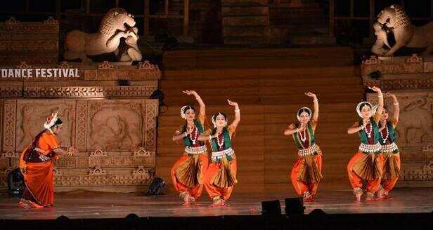 खजुराहो नृत्य महोत्सव में तीसरे दिन नृत्यों से बरसे बसंत और फागुन के रंग
