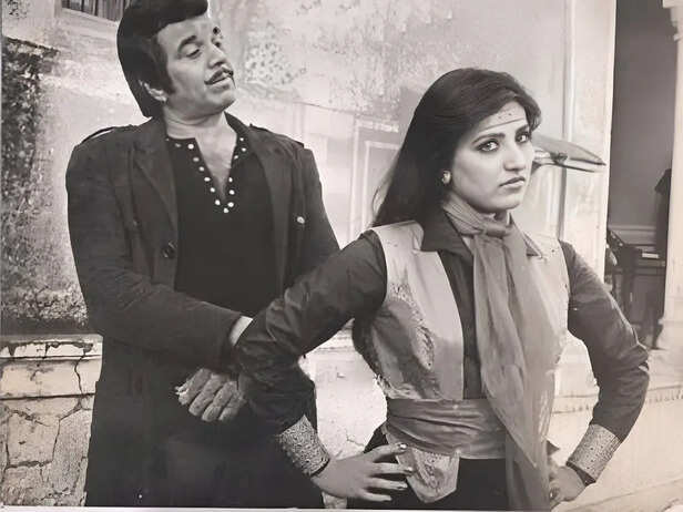 Dharmendra charmed MP with simplicity, shot 4 films: Stayed 22 days in  Mandu, explored Maheshwar on foot; fans adored his modest life - Madhya  Pradesh News | Bhaskar English