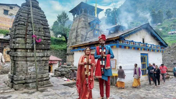 उत्तराखंड का त्रियुगी नारायण मंदिर जहां लोग करते हैं शादी, कभी शिव-पार्वती  ने लिए थे फेरे! | Uttarakhand triyugi narayan temple shiv parvati got  married