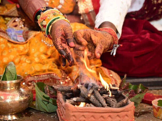 खरमास 2026 की दस्तक से पहले ही शादी-विवाह पर ब्रेक, इस दिन से सभी मांगलिक  और स्शुभ कार्यों पर लग जाएगा पूर्ण विराम