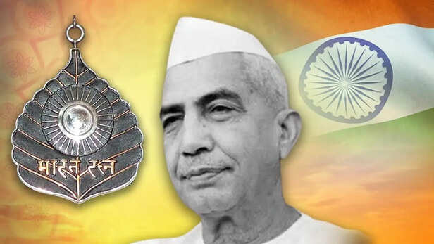 किसानों के मसीहा को मिलेगा भारत रत्न...पढ़ें इस्तीफा देने वाले PM चौधरी चरण  सिंह के किस्से | Chaudhary charan singh jayanti why his birthday becomes  National Farmers Day and ...