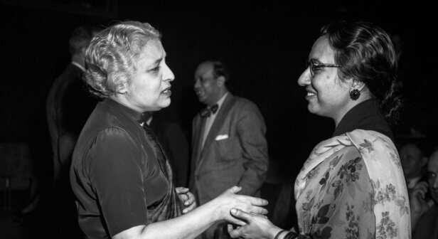 यूएन झरोखा: महासभा की प्रथम महिला अध्यक्ष - विजय लक्ष्मी पंडित | UN  Archive: Indian Ambassador Vijay Lakshmi Pandit was elected as first women  president of UN General Assembly in 1953 यूएन समाचार