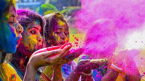 बिना पूछे रंग डाला तो होगा सख्त एक्शन, होली मनाने के लिए इस शहर में जारी  हुई गाइडलाइन - Hyderabad Police issued strict guidelines for Holi  celebration to prevent disturbances ntcpan ...