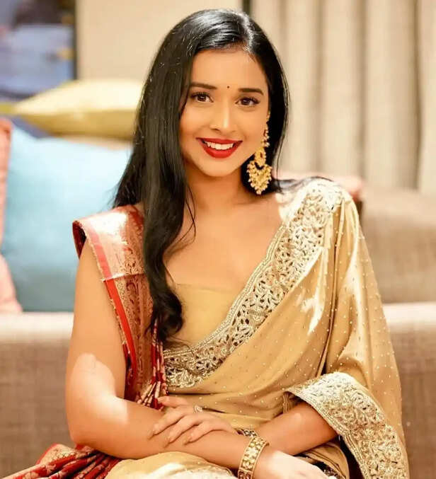 कौन हैं बिग बॉस 19 में एंट्री लेने वाली तान्या मित्तल? खूबसूरती में  हीरोइनों को भी देती हैं मात