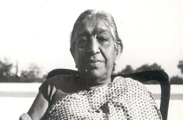 सरोजिनी नायडू के जन्मदिन पर क्यों मनाते हैं महिला दिवस? जानें कवयित्री के  जीवन की कुछ रोचक बातें - why women s day is celebrated on the birthday of  sarojini naidu-mobile
