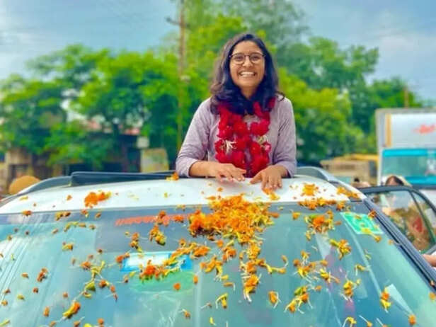 जिस पूरे जिले में नहीं पढ़ाई का माहौल, वहां की बेटी ने पास की UPSC; कौन है ये महिला IAS?