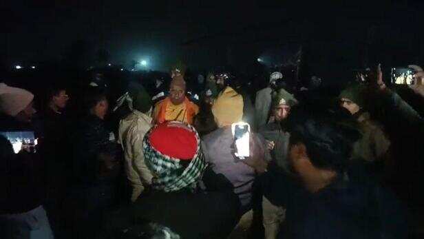 बड़ी खबरः विधायक प्रदीप पटेल को ग्रामीणों ने खदेड़ा, धरने पर बैठे BJP MLA  को भीड़ ने घेरा, लगे मुर्दाबाद के नारे, जानिए क्या है मामला - Lalluram