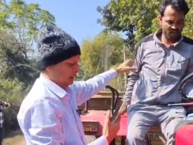 खनिज विभाग की टीम ने एक ट्रैक्टर जब्त किया था।