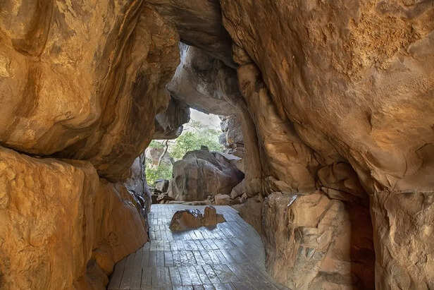 visit-bhimbetka-caves-best-time-and-tips