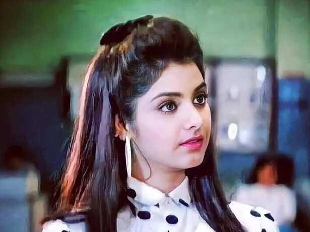 90s की वो मशहूर हिंदू हीरोइन, जिसने 18 की उम्र में मुस्लिम निर्माता से शादी  के लिए कबूला इस्लाम, 1 साल बाद हुई मौत - News18 हिंदी