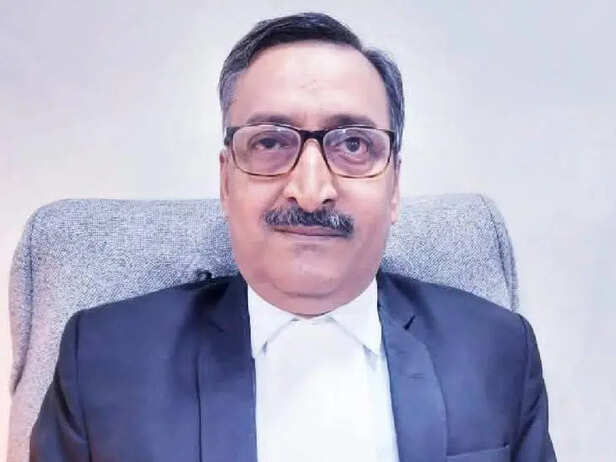 पुलिस ने इस मामले में अनिल मिश्रा सहित चार आरोपियों को हिरासत में लिया है।