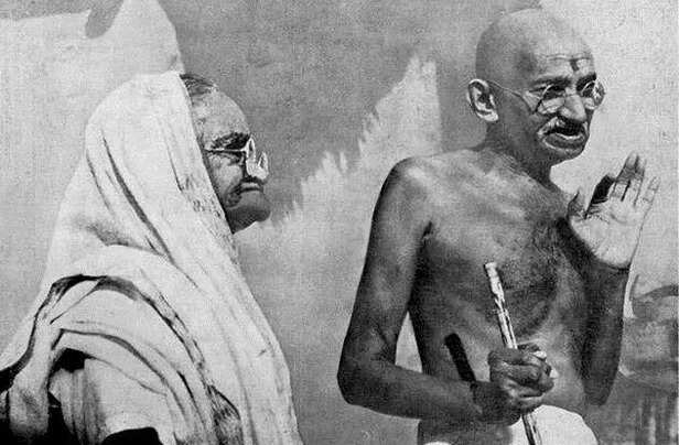 महात्मा गांधी की परछाईं, कस्तूरबा गांधी | कस्तूरबा गांधी | गांधी जी पर और  उनके द्वारा लिखे गए लेख