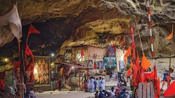 Chaitra navratri 2025: पाकिस्तान में मां दुर्गा का इकलौता शक्तिपीठ, जानें  हिंगलाज भवानी मंदिर की मान्यता और इतिहास - mata Hinglaj Shaktipeeth is  still located in Balochistan ...