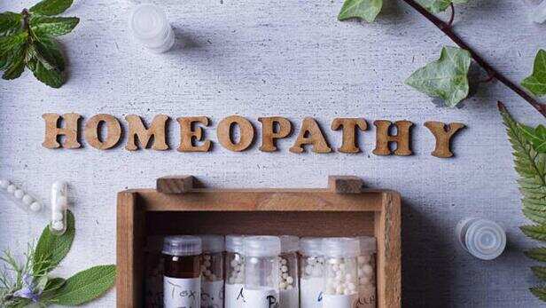 World Homeopathy Day 2025: 10 अप्रैल को ही क्यों मनाया जाता है वर्ल्ड  होम्योपैथी डे? जानें इस दिन का इतिहास, इस साल की थीम और होम्योपैथी से जुड़े  मिथक ...