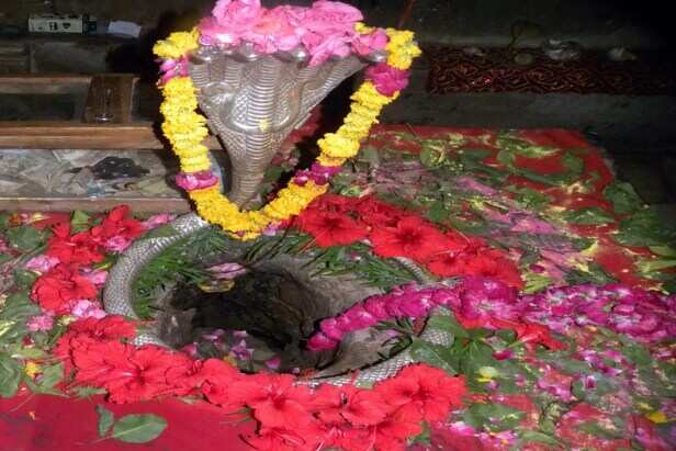 Maha Shivratri 2026: यह है महादेव का चमत्कारी मंदिर, यहां होती है भगवान शिव  के अंगूठे की पूजा