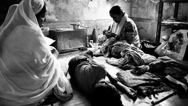 भोपाल गैस त्रासदी: भोपाल की वह काली रात जहां हजारों लोग मौत की नींद सो गए -  News Mobile