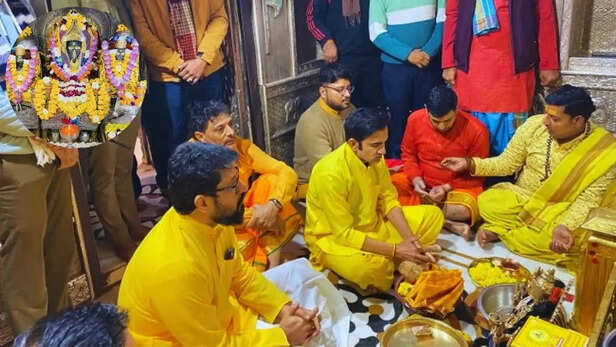 न्यूजीलैंड से हार के बाद बगलामुखी मंदिर पहुंचे गौतम गंभीर, मां से मांगा  इंडिया की जीत का मंत्र