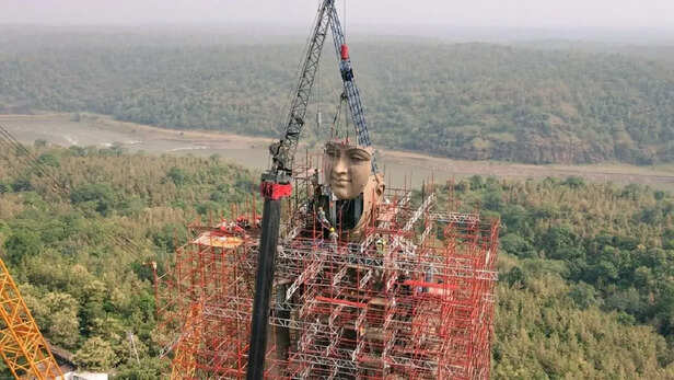 omkareshwar khandwa 108 feet tall statue of adiguru shankaracharya ।  ओंकारेश्वर में बन रहा 'एकात्म धाम', लागत 2000 करोड़ रुपये, शंकराचार्य की  प्रतिमा की ऊंचाई भी जान लीजिए ...