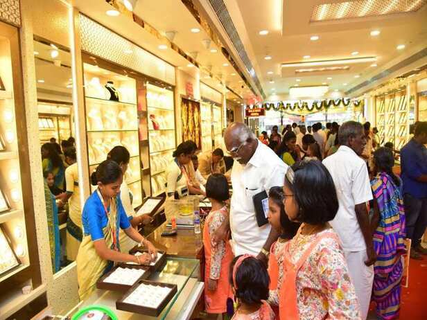सोना ₹1.53 लाख/10 ग्राम, अक्षय तृतीया पर कहां पहुंचेगा gold का भाव? खरीदारी  के लिए सस्ता सोना कर सकते हैं 'लॉक', प्री-बुकिंग का प्रोसेस समझिए