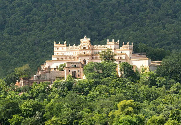 The Oberoi Rajgarh Palace 𝗕𝗢𝗢𝗞 Khajuraho Hotel
