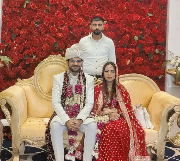YAKSH-CHAUDHARY-IAS-With-His-Wife-Prathiba-dhaiya-IAS-1024x916