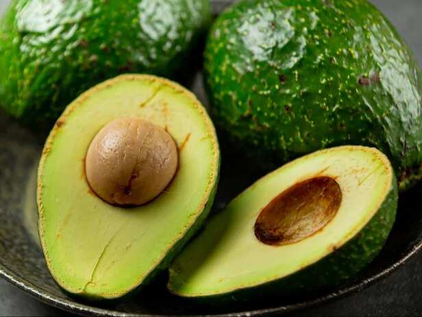 Benefits of Avocado in Hindi: एवोकाडो के फायदे, न्यूट्रिशन, &amp; रेसिपी