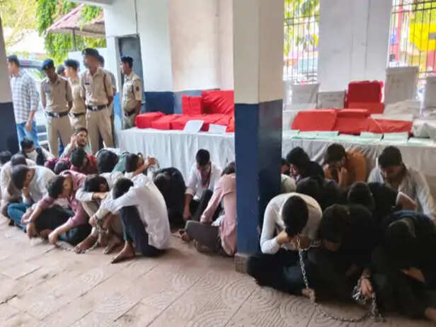 42 युवक गिरफ्तार