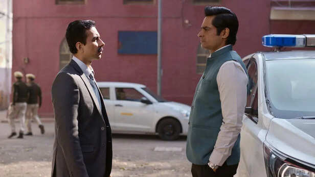 Aspirants Season 3 Review: सत्ता, दोस्ती और हालात की कहानी लेकर लौटा तीसरा  सीजन, क्लाइमैक्स ने बटोर लिए फुल नंबर - aspirants season 3 review amazon  prime all about naveen kasturia and
