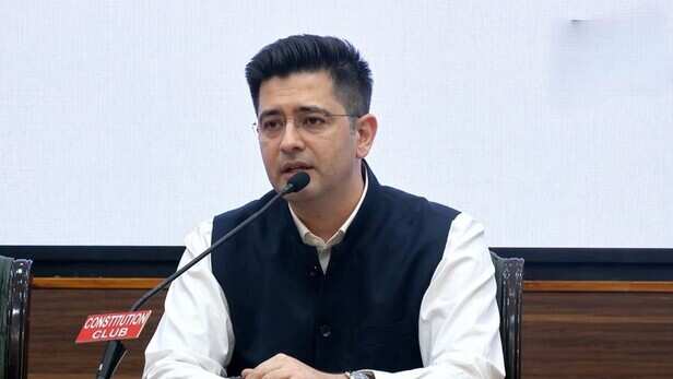 raghav chadha left aam aadami party will join bjp sandeep pathak, ashok  mittal - 'सही व्यक्ति गलत पार्टी में', राघव चड्ढा ने छोड़ दी आम आदमी  पार्टी, BJP में जाने का किया