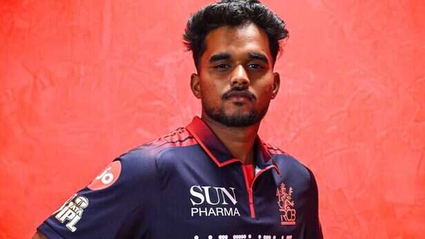 IPL 2026 में धूम मचाने को तैयार ट्रक ड्राइवर का बेटा, RCB ने खरीदने के लिए  खर्च कर द‍िए थे 5.20 करोड़ रुपये - truck driver son Mangesh Yadav ready for  ipl