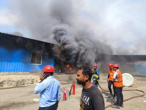Singrauli News: मजदूर की मौत पर बवाल, श्रमिकों में फैला भ्रम, आगजनी और  तोड़फोड़|News | Singrauli Mirror