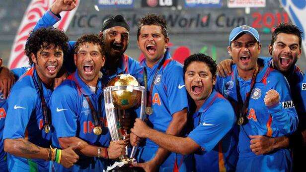 ms dhoni to gautam gambhir with the contribution of all the players indian cricket team won the 2nd odi world cup on 2 april 2011 भारत ने 2011 में आज ही के दिन रचा था इतिहास, 28 साल बाद जीता था ODI World Cup