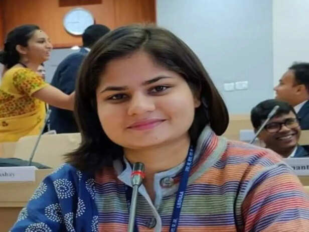 IPS officer Priyanka Shukla cracked upsc exam in 4th attempt, grandfather  and sister also ips | गांव के सरकारी स्कूल से पढ़ाई, UPSC Exam में 3 बार  फेल... फिर 4th अटेम्प्ट में
