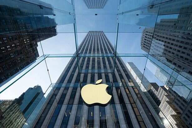 New-York-NY-USA-July-9-2022-Apple-logo-is-seen-at-the-Apple-flagship-store-on-the-5th-Avenue-in-NYC-894143