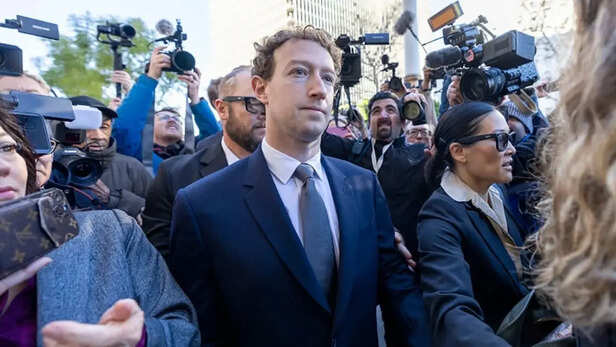 बच्चों के लिए Facebook-इंस्टाग्राम खतरनाक', US कोर्ट ने Meta पर लगाया 3100  करोड़ रुपये का जुर्माना - meta fb insta child safety case new mexico jury  verdict ntc rlch - AajTak