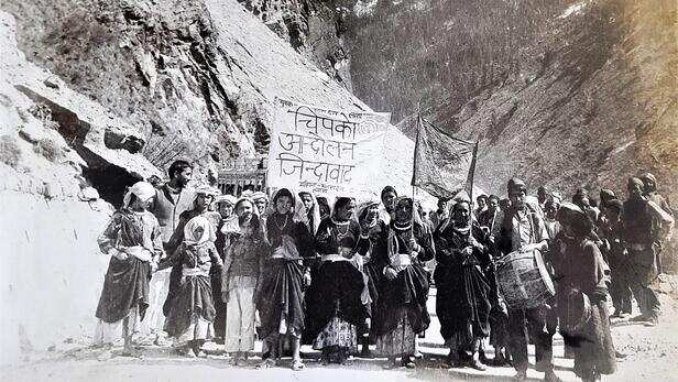 चिपको आंदोलन के 50 साल: ज़िंदगी बदल जाने की कहानी, उत्तराखंड के ग्रामीणों  की ज़ुबानी