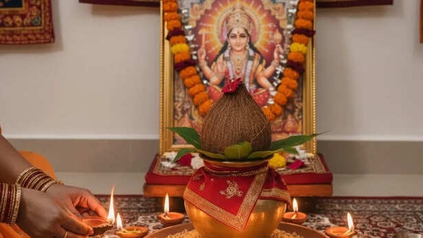 Navratri 2025: नवरात्र में घटस्थापना के समय भूलकर भी न करें ये 4 गलतियां,  खंडित कलश देगा नुकसान - navratri 2025 maa durga puja ghatasthapana niyam  kalash sthapna rule tvisz - AajTak