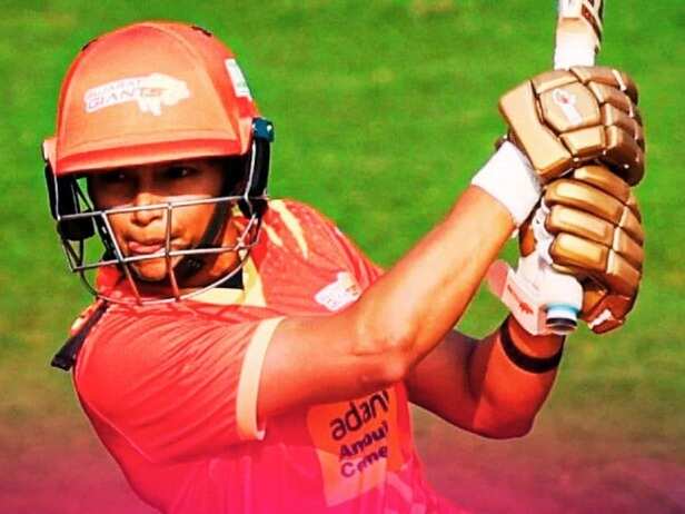 अनुष्का शर्मा को पहली बार मिली टीम इंडिया में जगह, हरमनप्रीत कौर की कप्तानी  में साउथ अफ्रीका में खेलेंगी सीरीज - News18 हिंदी