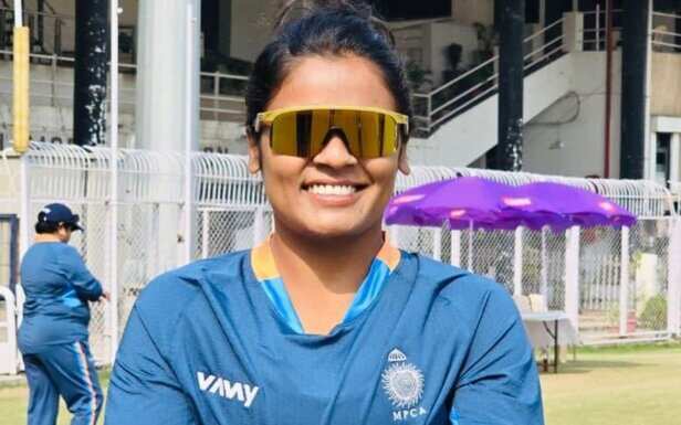 मयंक चतुर्वेदी क्रिकेट अकादमी की ऑलराउंडर निकिता सिंह भारतीय टीम में चयनित  | Public Vani