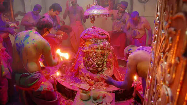 When Will Holi Be Celebrated At Mahakal Temple Date Clarified Amid Lunar  Eclipse Confusion - महाकाल मंदिर में कब मनाई जाएगी होली? दरबार ने दूर किया  चंद्र ग्रहण वाला कन्फ्यूजन, आप भी