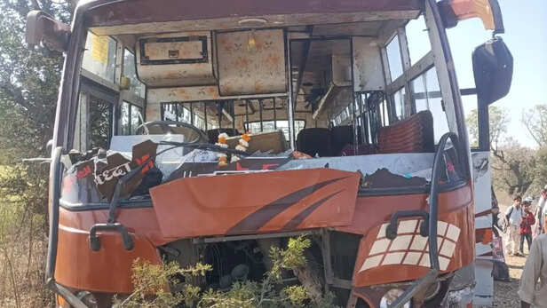 दतिया में भीम आर्मी-असपा की संकल्प यात्रा पर पुलिस का लाठीचार्ज; वाटर कैनन  व आंसू गैस का इस्तेमाल, 100 कार्यकर्ता हिरासत में - datia police lathicharge  ...