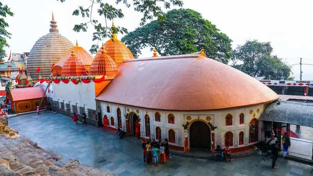 देवी के 51 शक्तिपीठों में सबसे खास है कामाख्या मंदिर, इस नवरात्र जरूर बनाएं  मां के दर्शन का प्लान - why you should visit devi kamakhya temple this  navratri 2026 check full