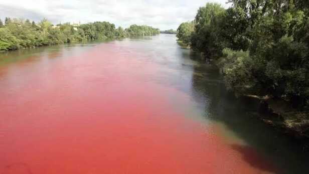 भारत की इकलौती ऐसी नदी, जो हर साल 3 दिनों के लिए हो जाती है लाल! | Why  Brahmaputra river turns red for 3 days religious and scientific reason  Dharma