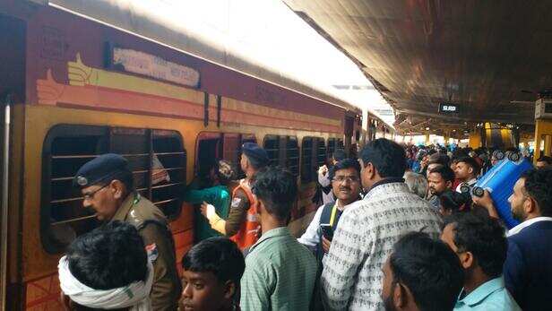 del-ndl-01-railway-rpf-lost-mobile-theft-recovery-servilance-tracking-vis-7211962_04042025110045_0404f_1743744645_803-644433