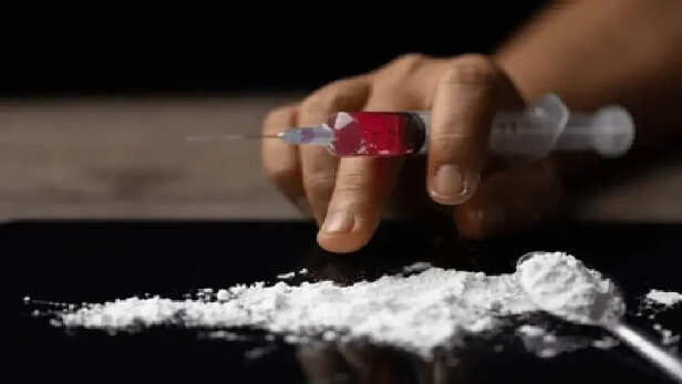 drugs-daragasa_33bf08f9775b293d749800378b610fee-959870.jpeg?w=414&amp;dpr=1