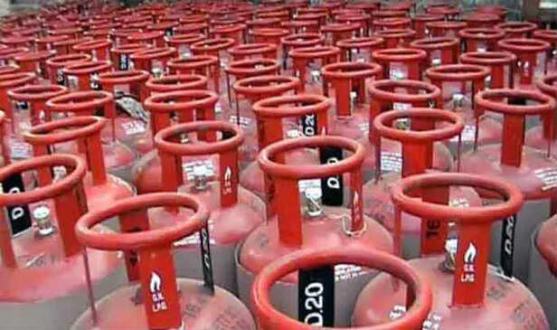 LPG गैस के बदल रहे नियम, बिना OTP के नहीं होगी सिलेंडर की डिलीवरी, आपकी जेब