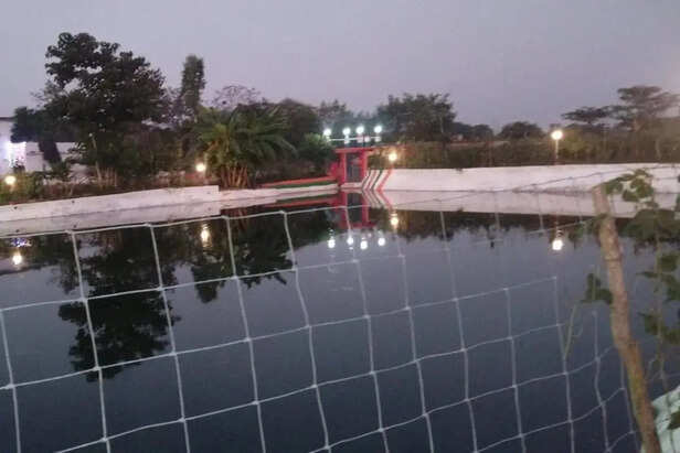 सरपंच की नेक पहल: निजी जमीन व खर्च से बनाया सरोवर कम स्वीमिंग पूल, बच्चे कर रहे  तैराकी, गांव के लोग निस्तार | Sarpanch Built A Swimming Pool