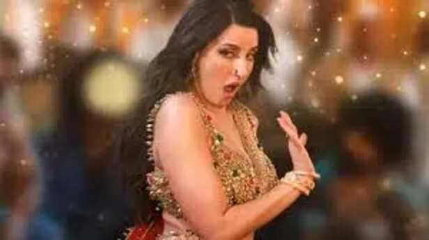 3 54 minute nora fatehi song Sarke Chunar Teri controversy sanjay dutt  apologises before NCW commits to education for 50 girls after double  meaning song | 'खलनायक बना नायक! 'सरके चुनर तेरी'