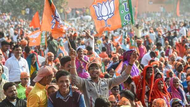 BJP Foundation Day: 2 सीट से वोटर मशीन बनी बीजेपी, विपक्ष लगातार सिमटा, 4  पड़ावों में जानिए 42 साल की...