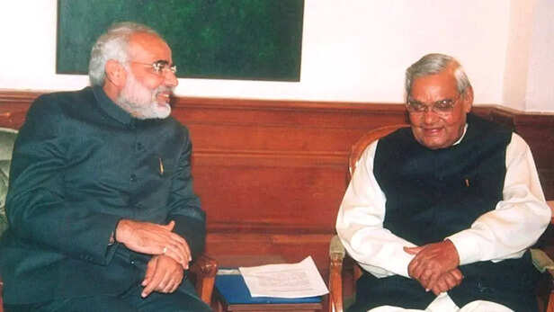 जब अटल बिहारी वाजपेयी ने माना था, मोदी को न हटाकर हुई बड़ी भूल - BBC News  हिंदी